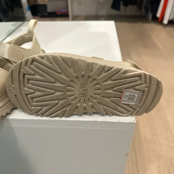 UGG Cream Kids Sandals - Picture 3 of 5